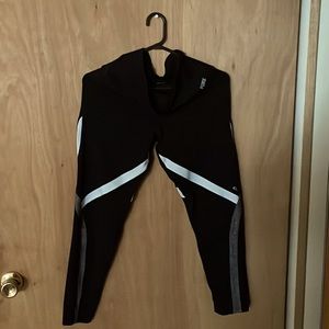 Pink leggings. Good condition… hugs the body… crop … good for summer